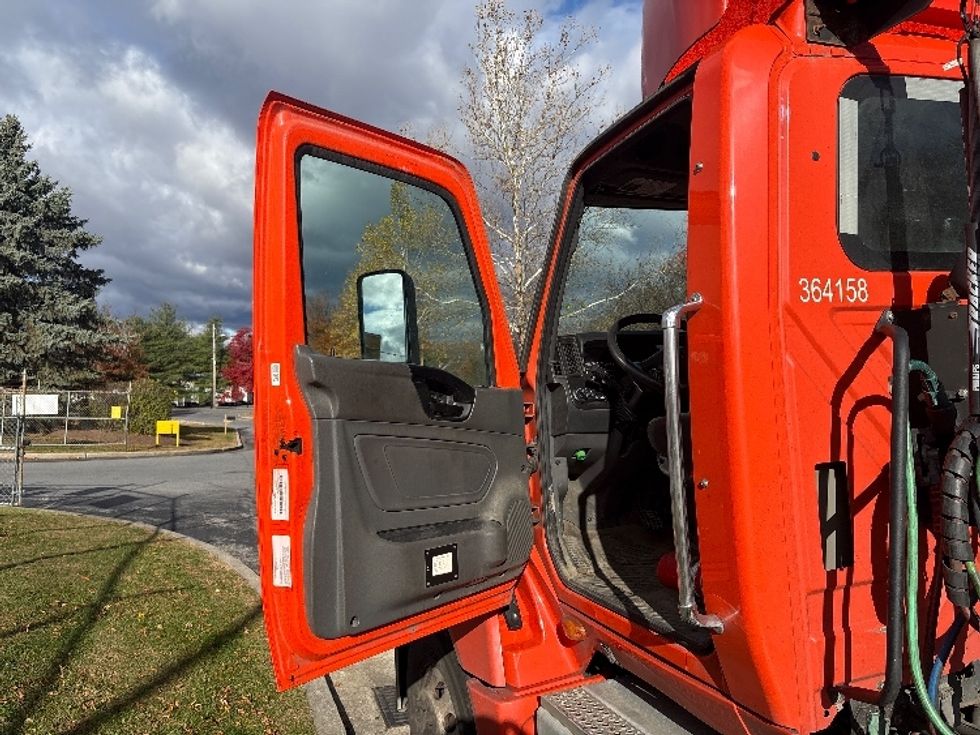 Day Cab Tractor-Heavy Duty Tractors-International-2021-LT625-Montgomery-NY-352,609\n\t\tmiles-$ 28,500 - Image 9