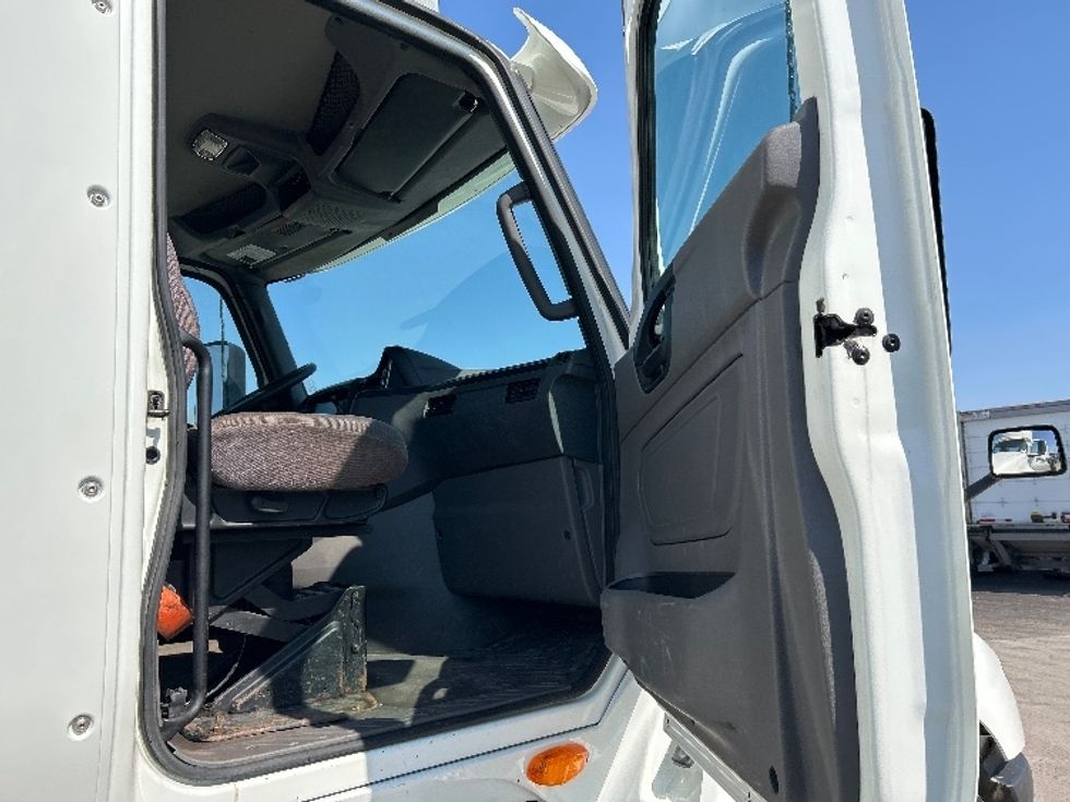 Day Cab Tractor-Heavy Duty Tractors-International-2021-LT625-Montreal-PQ-422,536\n\t\tkm-$ 64,750 - Image 12