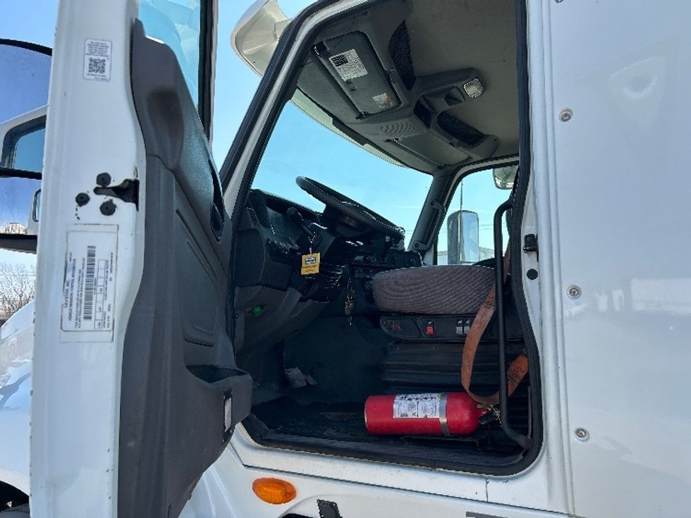 Day Cab Tractor-Heavy Duty Tractors-International-2021-LT625-Montreal-PQ-422,536\n\t\tkm-$ 64,750 - Image 9