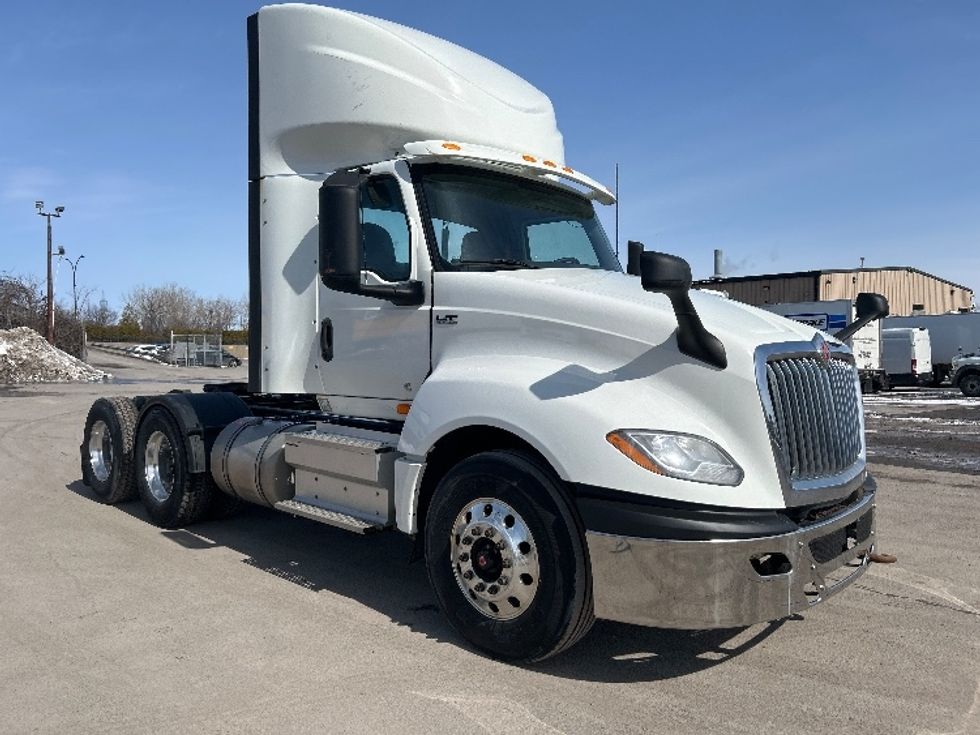 Day Cab Tractor-Heavy Duty Tractors-International-2021-LT625-Montreal-PQ-454,233\n\t\tkm-$ 63,250 - Image 1