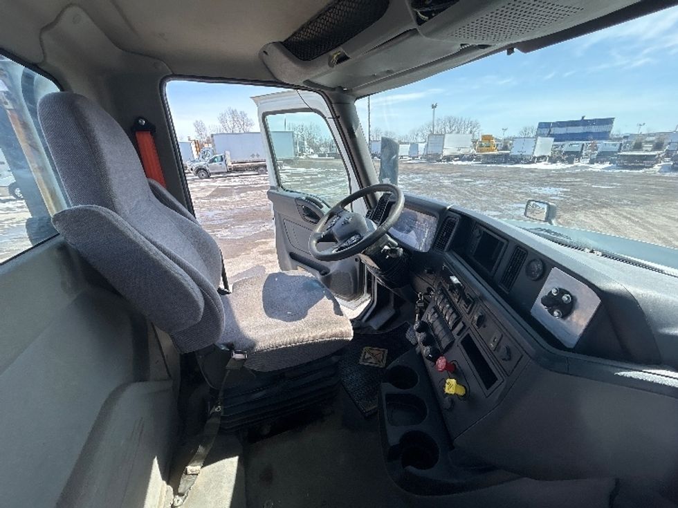 Day Cab Tractor-Heavy Duty Tractors-International-2021-LT625-Montreal-PQ-454,233\n\t\tkm-$ 63,250 - Image 14