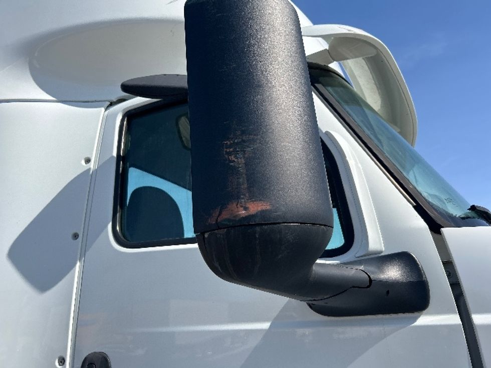 Day Cab Tractor-Heavy Duty Tractors-International-2021-LT625-Montreal-PQ-454,233\n\t\tkm-$ 63,250 - Image 19