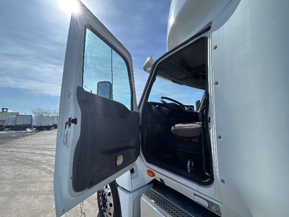 Day Cab Tractor-Heavy Duty Tractors-International-2021-LT625-Montreal-PQ-454,233\n\t\tkm-$ 63,250 - Image 9