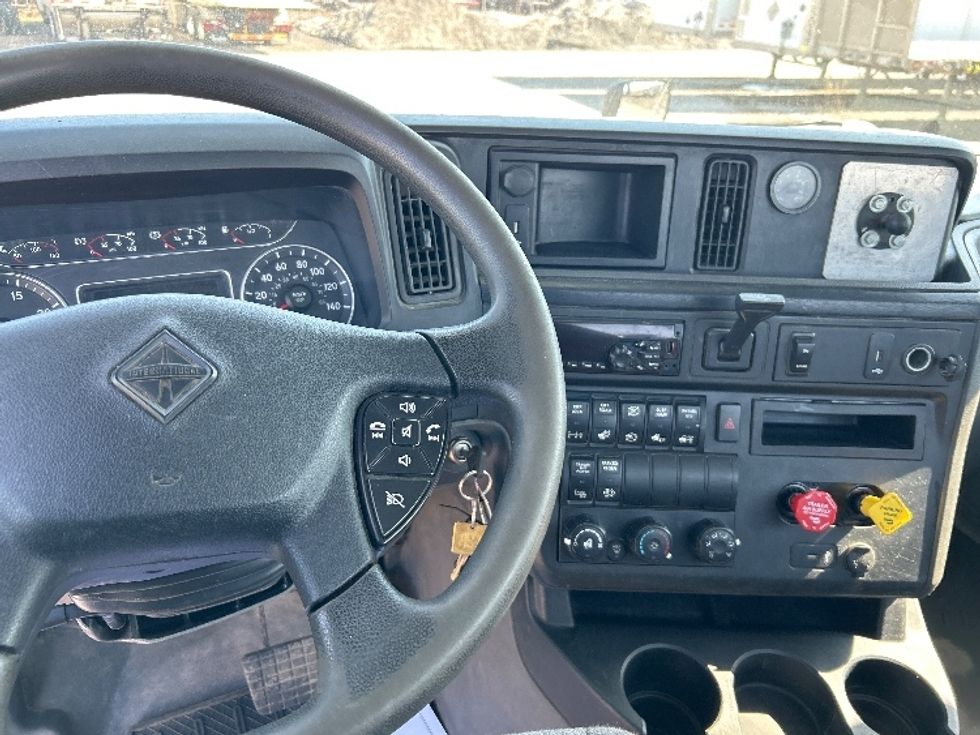 Day Cab Tractor-Heavy Duty Tractors-International-2021-LT625-Montreal-PQ-482,361\n\t\tkm-$ 62,000 - Image 11