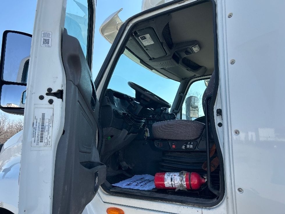 Day Cab Tractor-Heavy Duty Tractors-International-2021-LT625-Montreal-PQ-482,361\n\t\tkm-$ 62,000 - Image 9