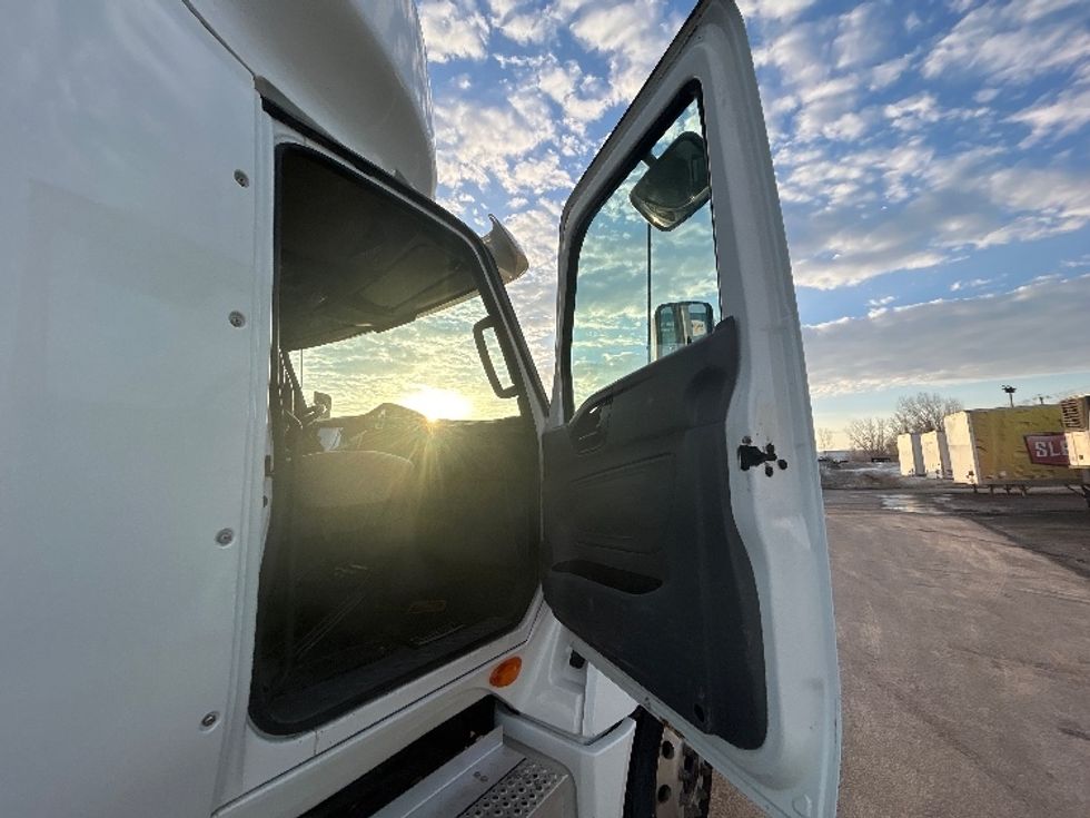 Day Cab Tractor-Heavy Duty Tractors-International-2021-LT625-Montreal-PQ-508,716\n\t\tkm-$ 59,750 - Image 12