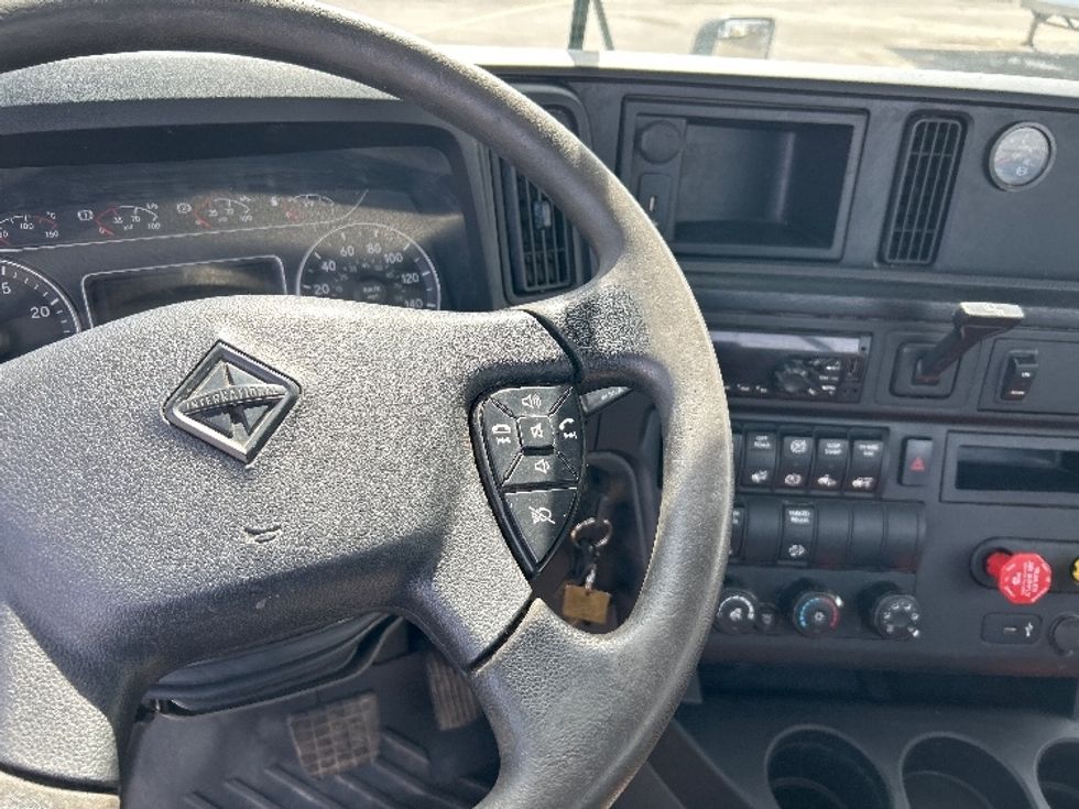 Day Cab Tractor-Heavy Duty Tractors-International-2021-LT625-Montreal-PQ-513,788\n\t\tkm-$ 60,750 - Image 11