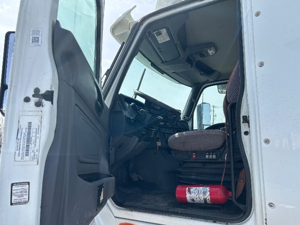 Day Cab Tractor-Heavy Duty Tractors-International-2021-LT625-Montreal-PQ-513,788\n\t\tkm-$ 60,750 - Image 9