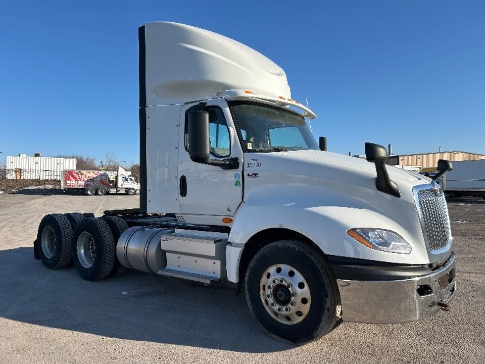 Day Cab Tractor-Heavy Duty Tractors-International-2021-LT625-Montreal-PQ-516,706\n\t\tkm-$ 60,500 - Image 1