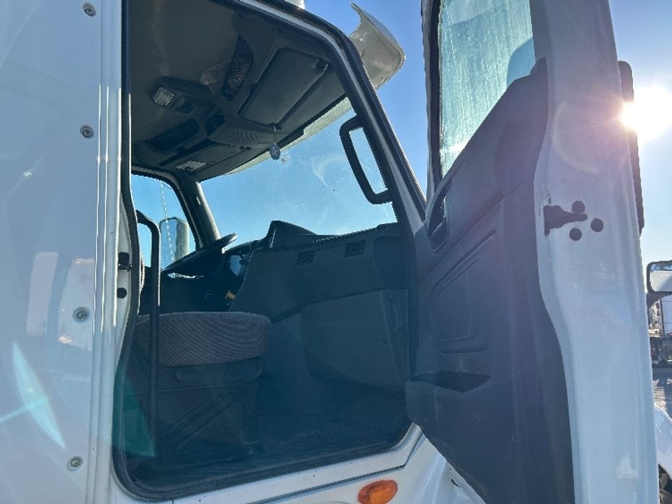 Day Cab Tractor-Heavy Duty Tractors-International-2021-LT625-Montreal-PQ-516,706\n\t\tkm-$ 60,500 - Image 12