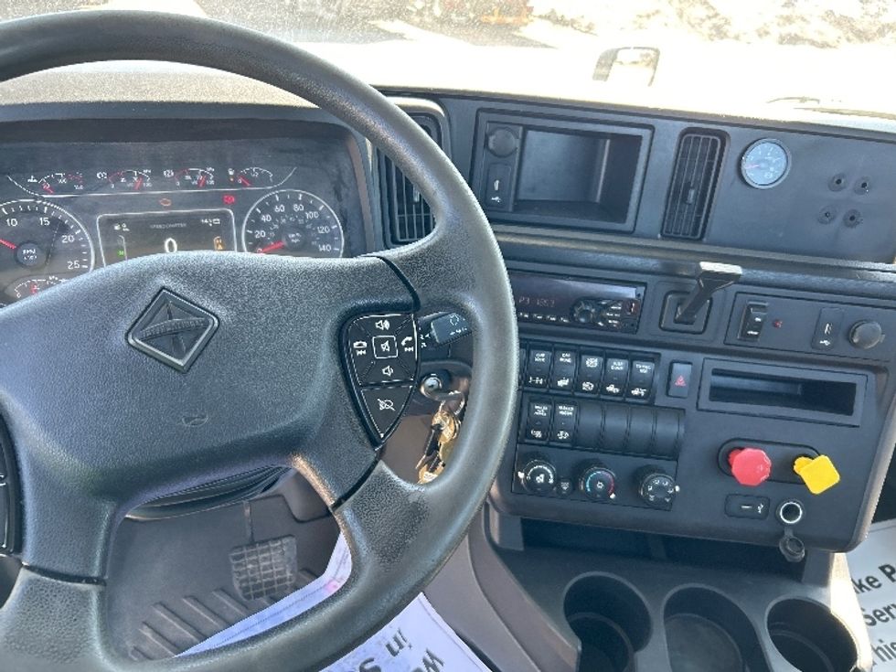 Day Cab Tractor-Heavy Duty Tractors-International-2021-LT625-Montreal-PQ-537,892\n\t\tkm-$ 59,750 - Image 11