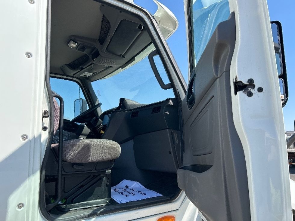 Day Cab Tractor-Heavy Duty Tractors-International-2021-LT625-Montreal-PQ-537,892\n\t\tkm-$ 59,750 - Image 12