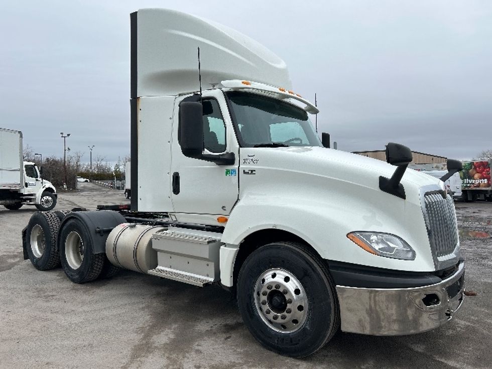 Day Cab Tractor-Heavy Duty Tractors-International-2021-LT625-Montreal-PQ-541,894\n\t\tkm-$ 59,500 - Image 1