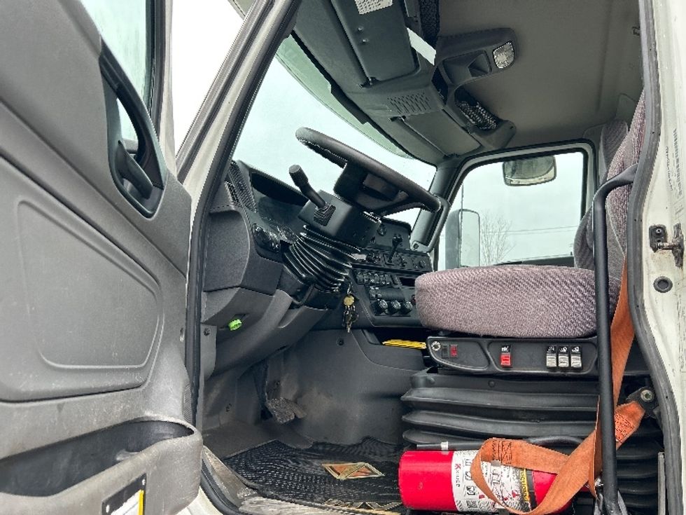 Day Cab Tractor-Heavy Duty Tractors-International-2021-LT625-Montreal-PQ-541,894\n\t\tkm-$ 59,500 - Image 9