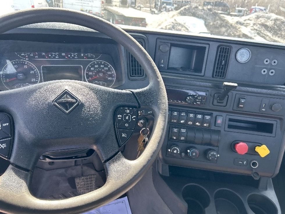 Day Cab Tractor-Heavy Duty Tractors-International-2021-LT625-Montreal-PQ-563,552\n\t\tkm-$ 58,500 - Image 11