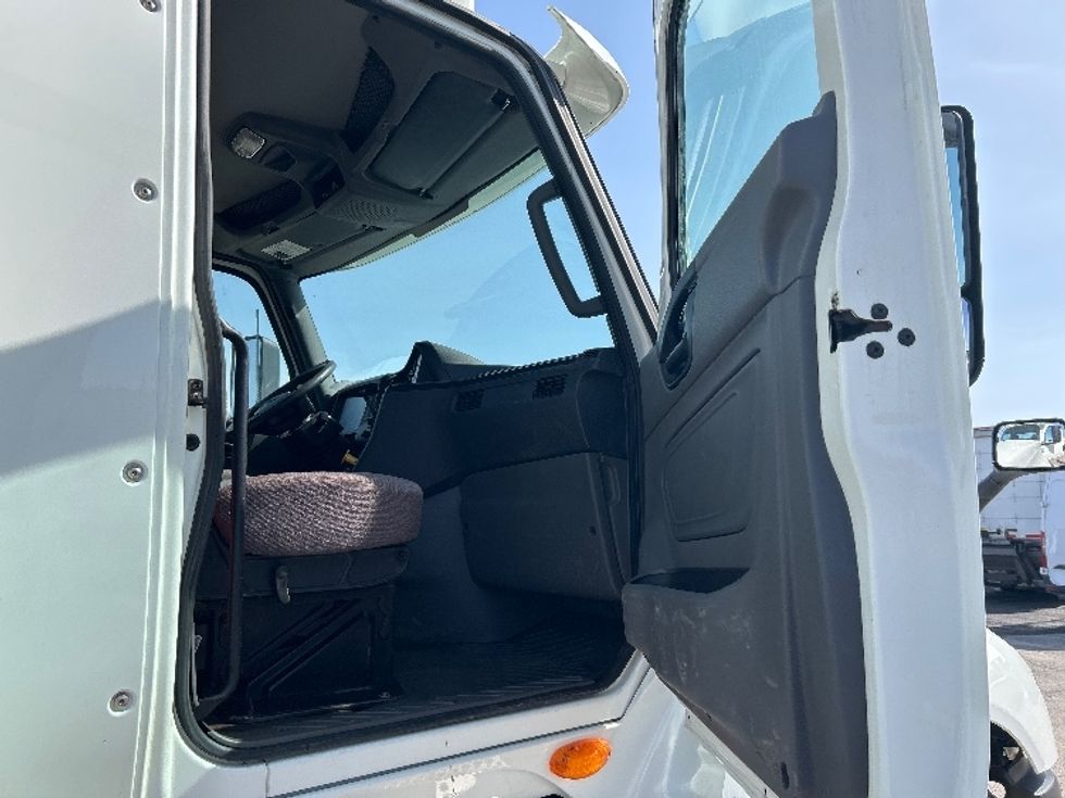 Day Cab Tractor-Heavy Duty Tractors-International-2021-LT625-Montreal-PQ-563,552\n\t\tkm-$ 58,500 - Image 12