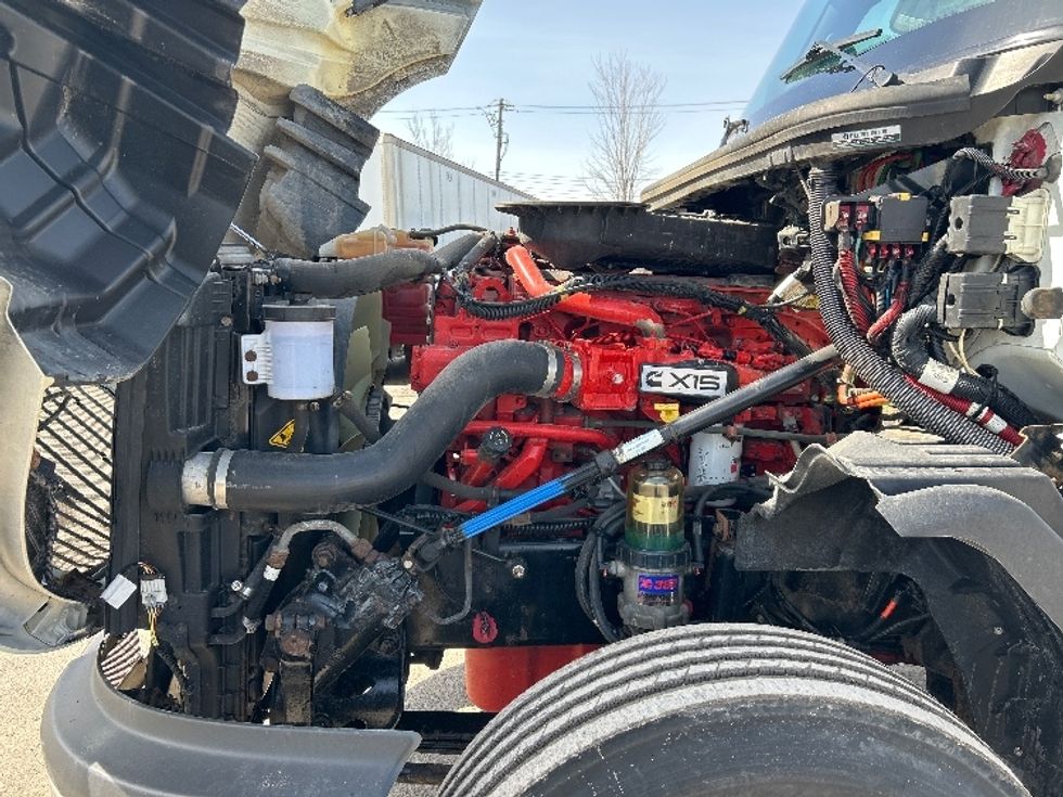 Day Cab Tractor-Heavy Duty Tractors-International-2021-LT625-Montreal-PQ-563,552\n\t\tkm-$ 58,500 - Image 16