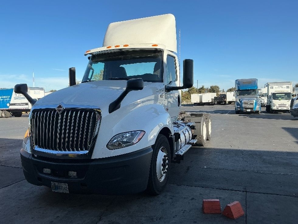 Day Cab Tractor-Heavy Duty Tractors-International-2021-LT625-West Sacramento-CA-347,976\n\t\tmiles-$ 55,250 - Image 3