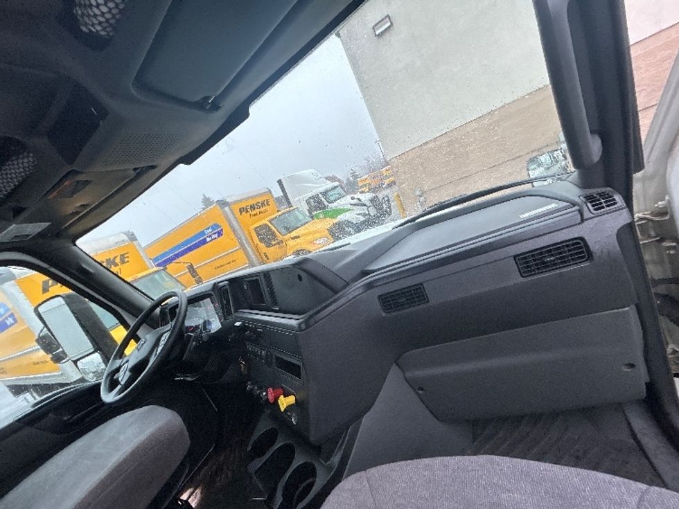 Day Cab Tractor-Heavy Duty Tractors-International-2021-RH613-Brooklyn Park-MN-34,220\n\t\tmiles-$ 32,500 - Image 13