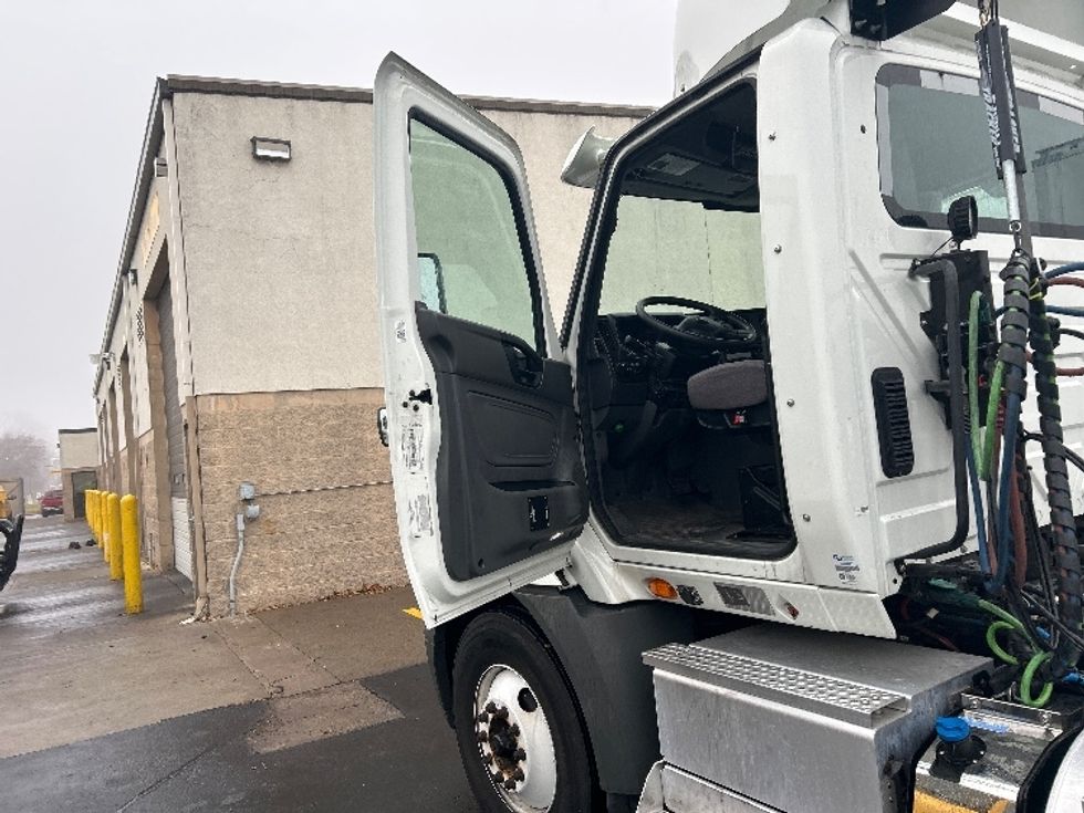 Day Cab Tractor-Heavy Duty Tractors-International-2021-RH613-Brooklyn Park-MN-34,220\n\t\tmiles-$ 32,500 - Image 9