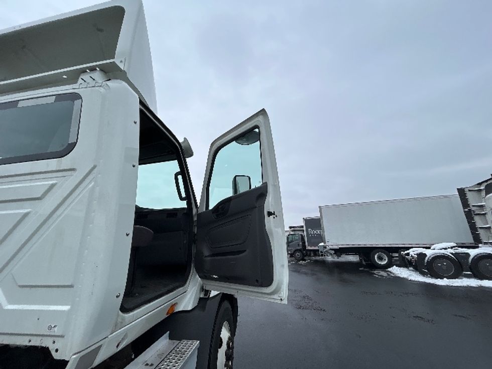 Day Cab Tractor-Heavy Duty Tractors-International-2021-RH613-Brooklyn Park-MN-90,368\n\t\tmiles-$ 32,250 - Image 12