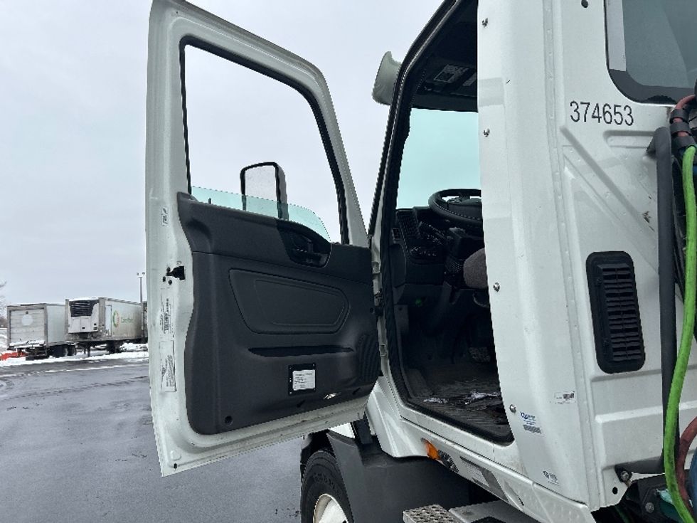 Day Cab Tractor-Heavy Duty Tractors-International-2021-RH613-Brooklyn Park-MN-90,368\n\t\tmiles-$ 32,250 - Image 9