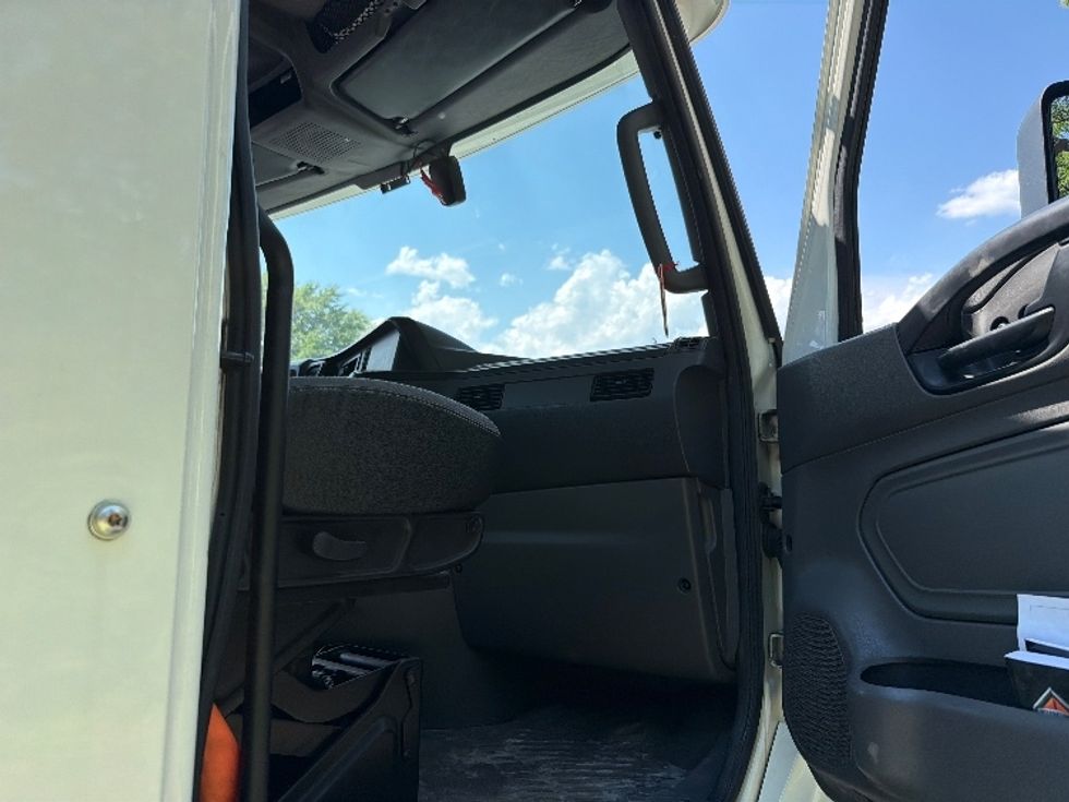 Day Cab Tractor-Heavy Duty Tractors-International-2021-RH613-Capitol Heights-MD-113,088\n\t\tmiles-$ 45,000 - Image 10