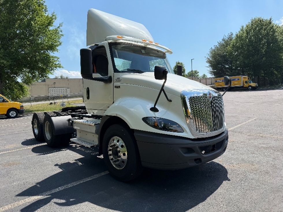 Day Cab Tractor-Heavy Duty Tractors-International-2021-RH613-Capitol Heights-MD-113,088\n\t\tmiles-$ 45,000 - Image 3
