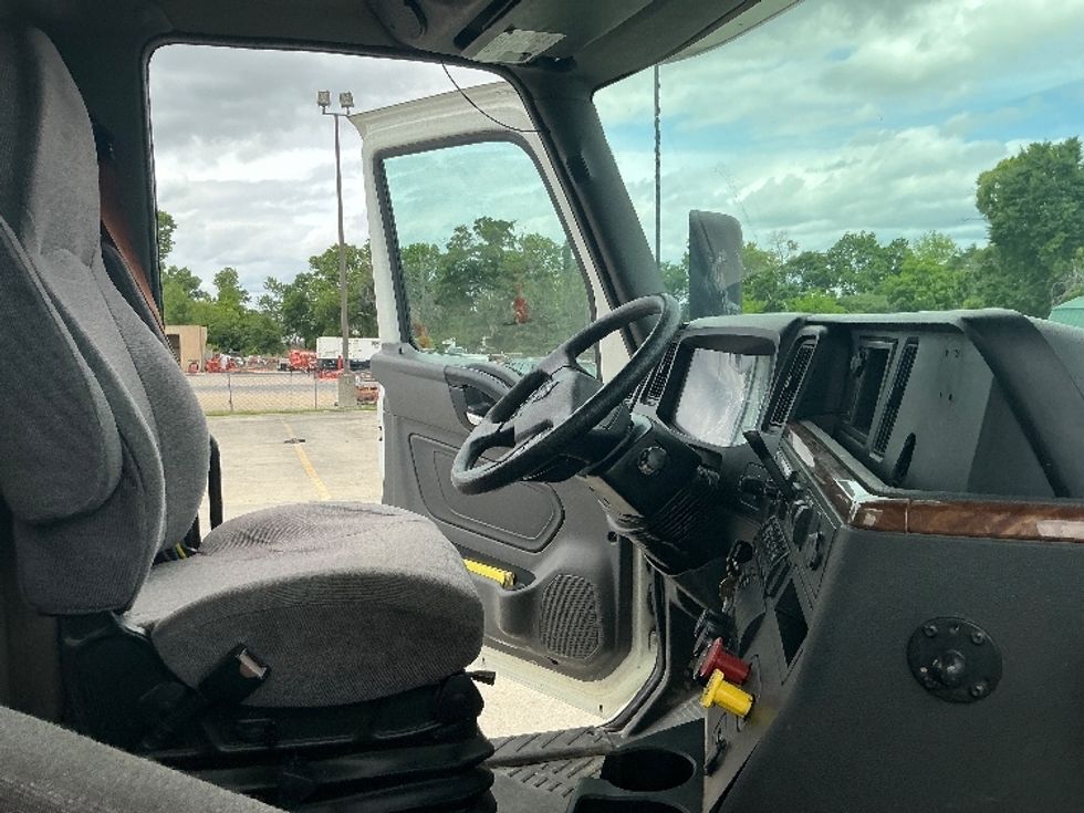 Day Cab Tractor-Heavy Duty Tractors-International-2021-RH613-Hammond-LA-184,319\n\t\tmiles-$ 38,500 - Image 13