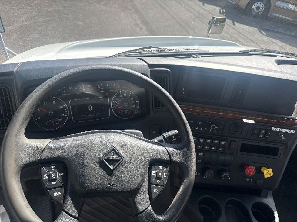 Day Cab Tractor-Heavy Duty Tractors-International-2021-RH613-Knoxville-TN-322,603\n\t\tmiles-$ 34,500 - Image 11