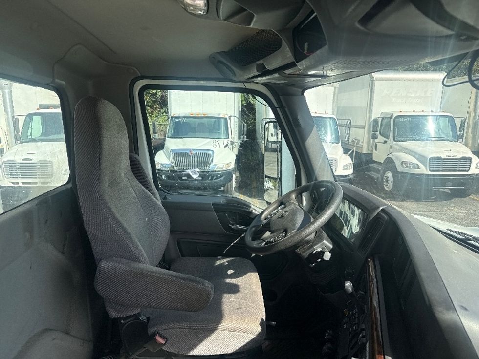 Day Cab Tractor-Heavy Duty Tractors-International-2021-RH613-Knoxville-TN-322,603\n\t\tmiles-$ 34,500 - Image 14