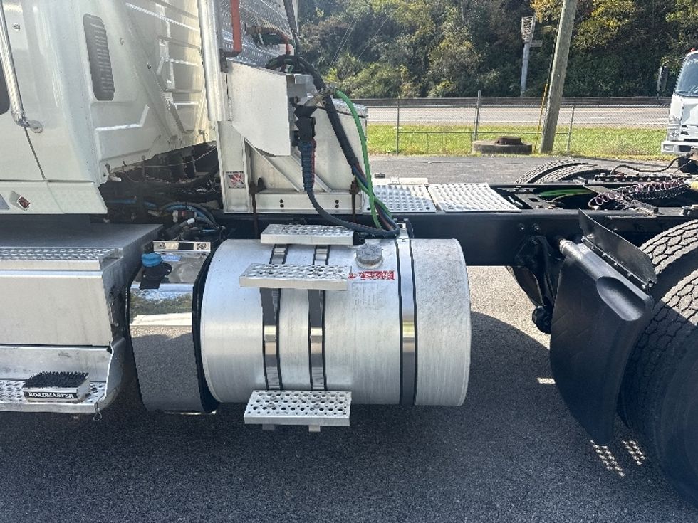 Day Cab Tractor-Heavy Duty Tractors-International-2021-RH613-Knoxville-TN-322,603\n\t\tmiles-$ 34,500 - Image 18