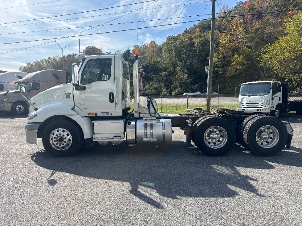 Day Cab Tractor-Heavy Duty Tractors-International-2021-RH613-Knoxville-TN-322,603\n\t\tmiles-$ 34,500 - Image 4