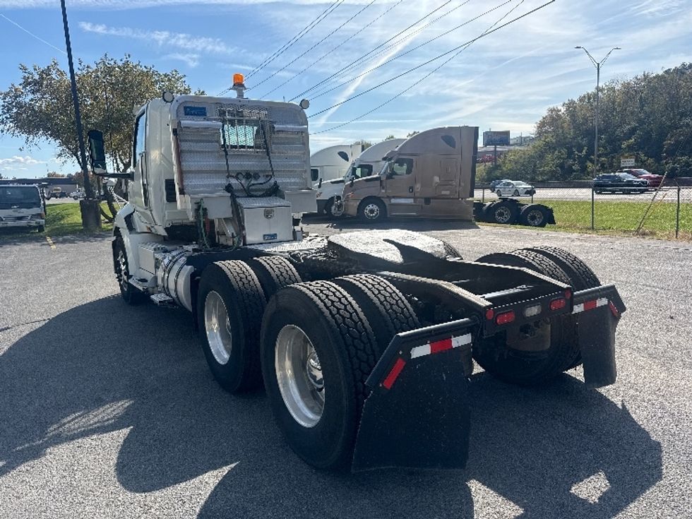 Day Cab Tractor-Heavy Duty Tractors-International-2021-RH613-Knoxville-TN-322,603\n\t\tmiles-$ 34,500 - Image 5