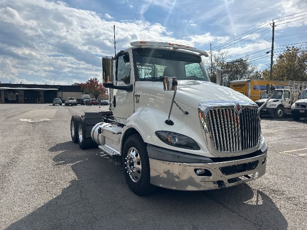 Day Cab Tractor-Heavy Duty Tractors-International-2021-RH613-Knoxville-TN-335,854\n\t\tmiles-$ 33,750 - Image 1