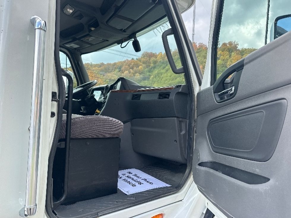 Day Cab Tractor-Heavy Duty Tractors-International-2021-RH613-Knoxville-TN-335,854\n\t\tmiles-$ 33,750 - Image 12