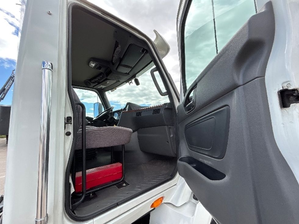 Day Cab Tractor-Heavy Duty Tractors-International-2021-RH613-Milwaukee-WI-255,807\n\t\tmiles-$ 36,500 - Image 12