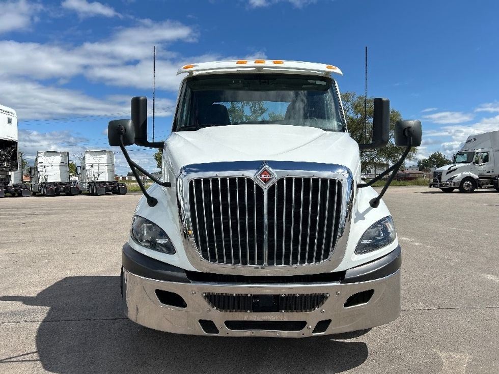 Day Cab Tractor-Heavy Duty Tractors-International-2021-RH613-Milwaukee-WI-255,807\n\t\tmiles-$ 36,500 - Image 2