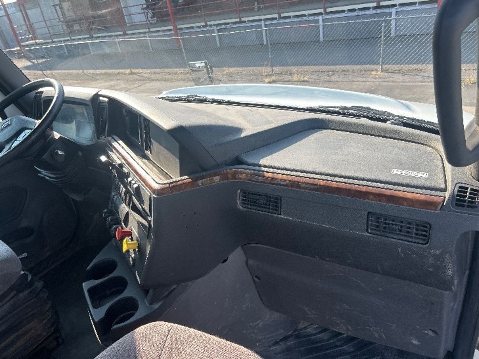 Day Cab Tractor-Heavy Duty Tractors-International-2021-RH613-Nashville (Mount Juliet)-TN-131,106\n\t\tmiles-$ 47,250 - Image 12