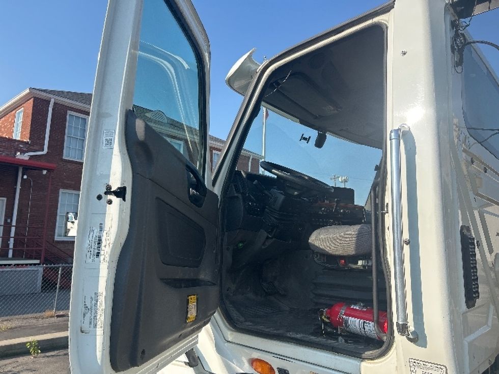 Day Cab Tractor-Heavy Duty Tractors-International-2021-RH613-Nashville (Mount Juliet)-TN-131,106\n\t\tmiles-$ 47,250 - Image 9