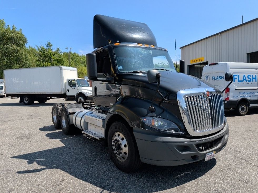Day Cab Tractor-Heavy Duty Tractors-International-2021-RH613-New Bedford-MA-230,072\n\t\tmiles-$ 28,750 - Image 1