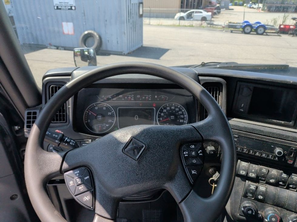 Day Cab Tractor-Heavy Duty Tractors-International-2021-RH613-New Bedford-MA-230,072\n\t\tmiles-$ 28,750 - Image 11