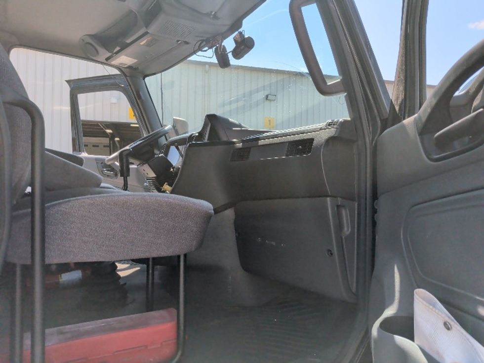 Day Cab Tractor-Heavy Duty Tractors-International-2021-RH613-New Bedford-MA-230,072\n\t\tmiles-$ 28,750 - Image 12