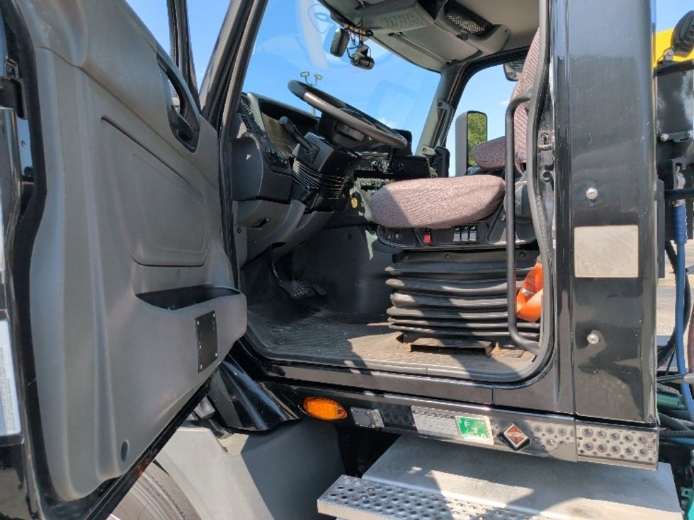Day Cab Tractor-Heavy Duty Tractors-International-2021-RH613-New Bedford-MA-230,072\n\t\tmiles-$ 28,750 - Image 9