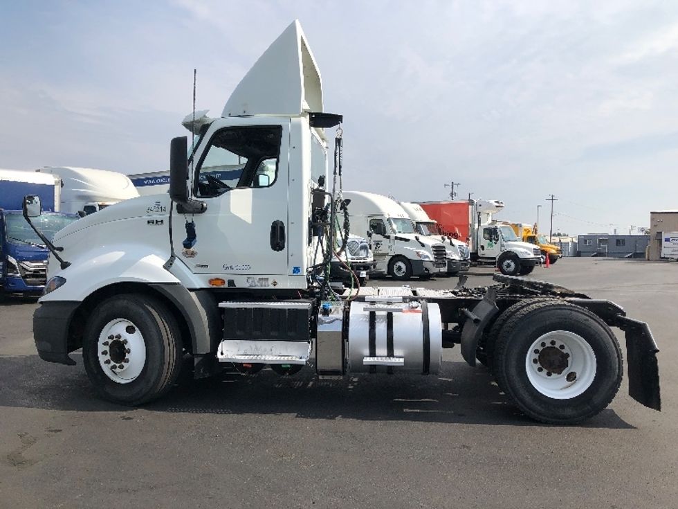 Day Cab Tractor-Heavy Duty Tractors-International-2021-RH613-Spokane Valley-WA-121,246\n\t\tmiles-$ 35,500 - Image 4