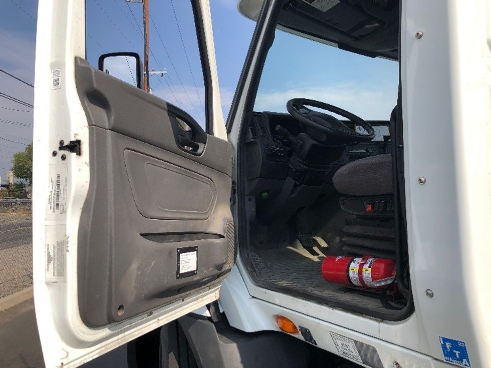 Day Cab Tractor-Heavy Duty Tractors-International-2021-RH613-Spokane Valley-WA-121,246\n\t\tmiles-$ 35,500 - Image 9