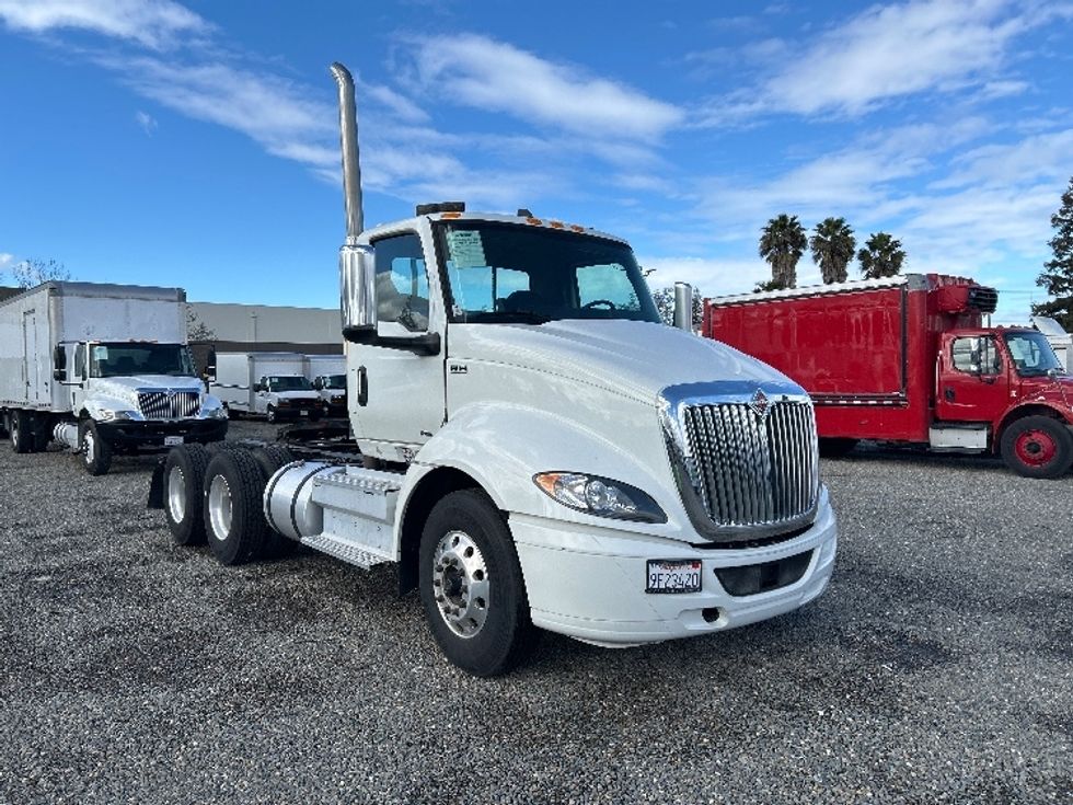 Day Cab Tractor-Heavy Duty Tractors-International-2021-RH613-West Sacramento-CA-44,001\n\t\tmiles-$ 38,000 - Image 1