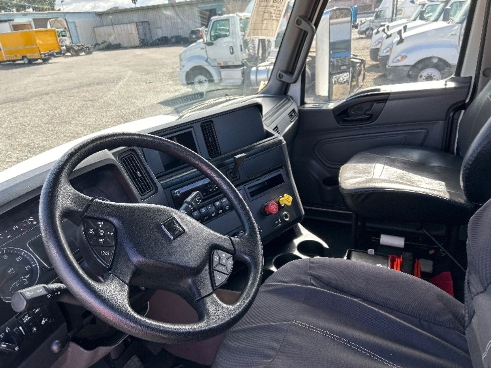 Day Cab Tractor-Heavy Duty Tractors-International-2021-RH613-West Sacramento-CA-44,001\n\t\tmiles-$ 38,000 - Image 10
