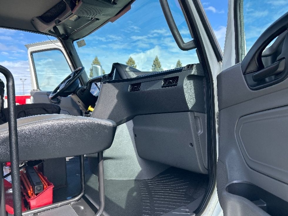 Day Cab Tractor-Heavy Duty Tractors-International-2021-RH613-West Sacramento-CA-44,001\n\t\tmiles-$ 38,000 - Image 12