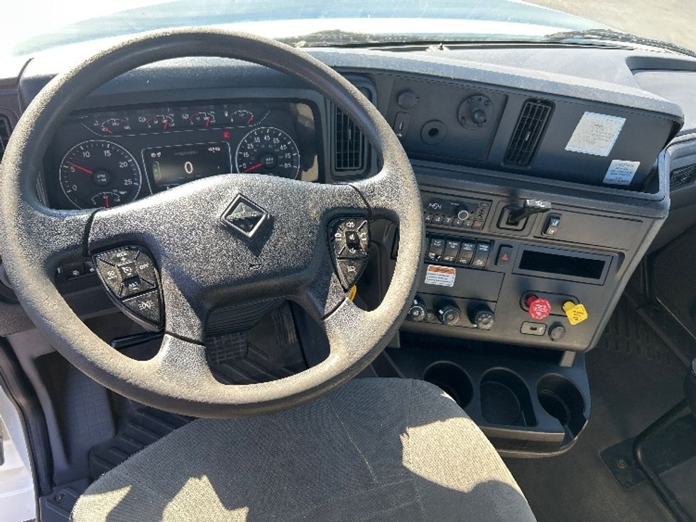Day Cab Tractor-Heavy Duty Tractors-International-2022-LT625-Ceres-CA-205,982\n\t\tmiles-$ 34,250 - Image 11